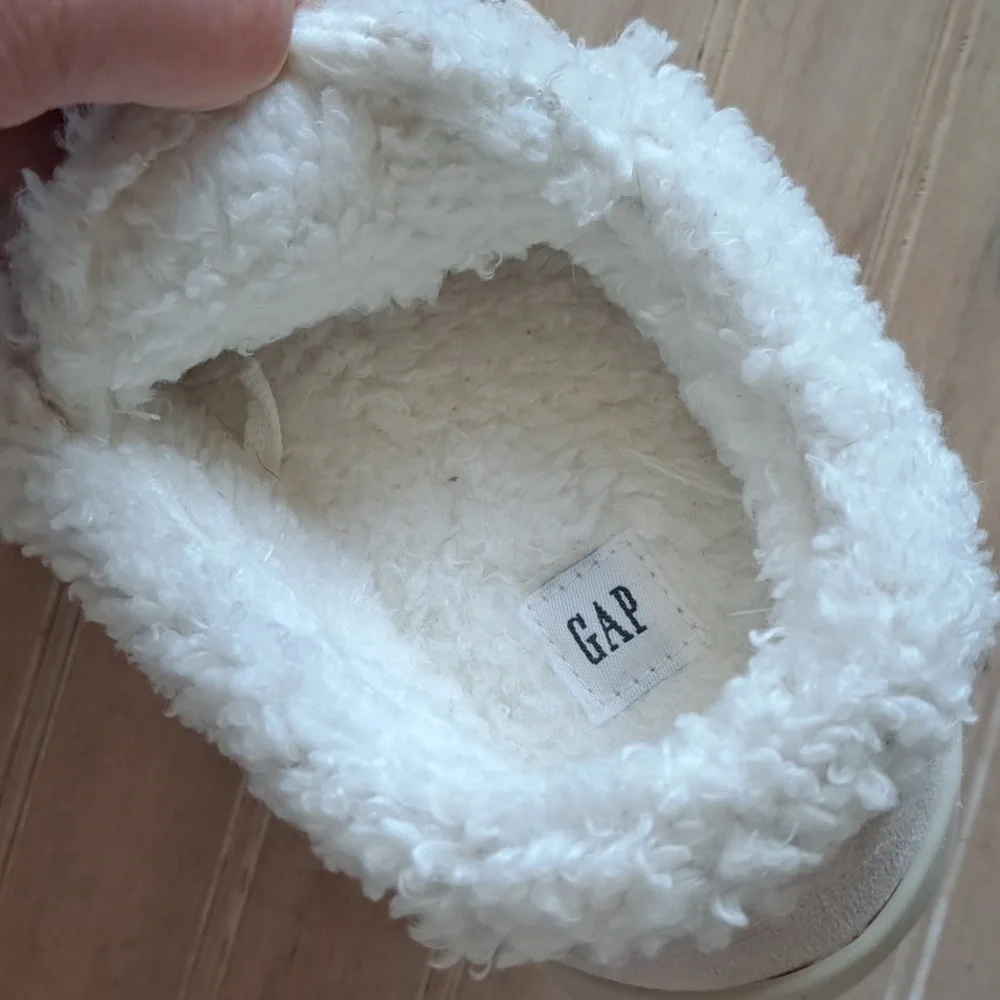 GAP Sherpa Fleece Fuzzy Slip-On Shoes Beige Cream Comfy Cozy Toddler 10–12
